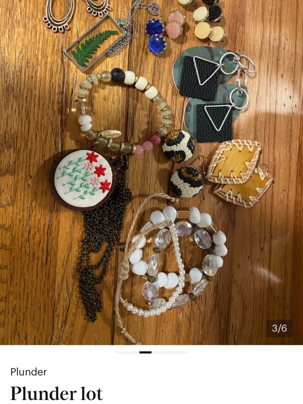 Plunder Mixed Accessory Lot in White, Cream, Black, Tan, Green